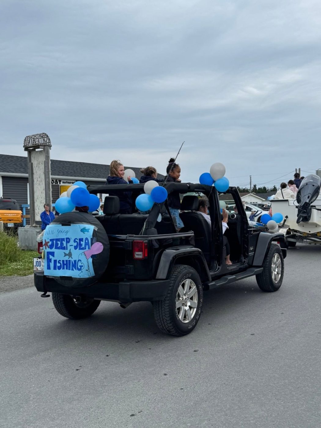 Fish Fun and Folk Festival: Festival Parade